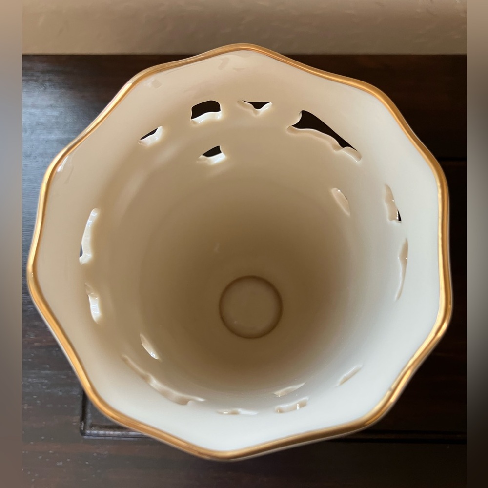 Lenox Porcelain Barrington Collection Vase w/Pink Floral Trim & Gold Accent. - Picture 3 of 4